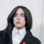 Arrojan un objeto en la cara a Billie Eilish durante un concierto en EE.UU.