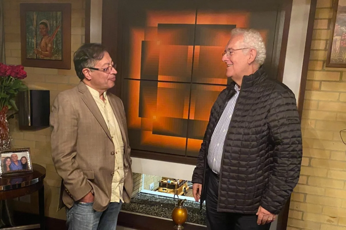 Petro y Ocampo - Tensión por la suspensión de pagos de la deuda