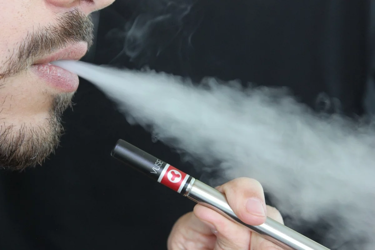 SuperIndustria sanciona a distribuidoras de vapeadores nocivos