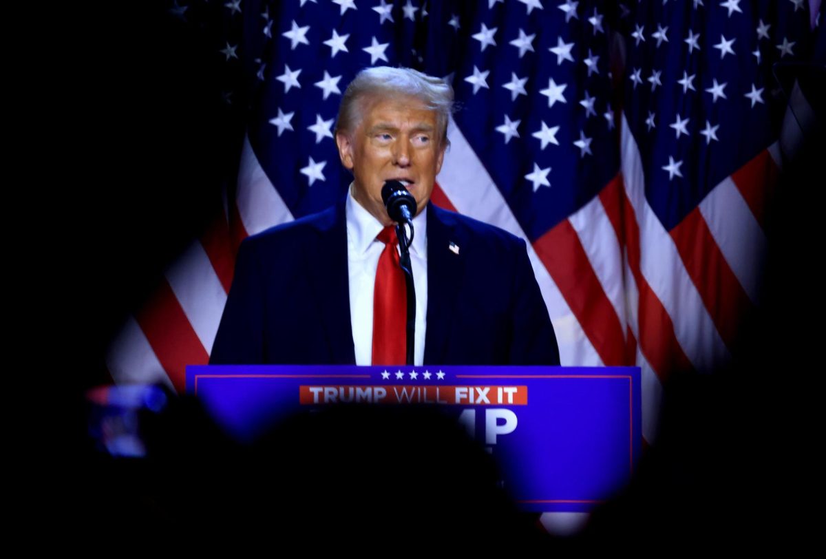 Trump considera que el debate sobre los baños trans ha destrozado Estados Unidos