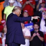 Trump designa al banquero Warren Stephens como embajador de EE.UU. en el Reino Unido