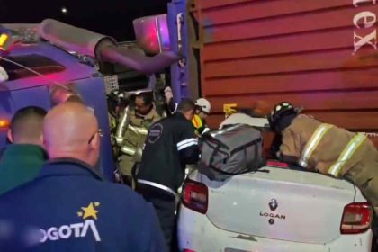 ¡Milagro en la Av. Boyacá! Un niño de 3 años sale ileso de un aparatoso accidente tras el robo de un camión