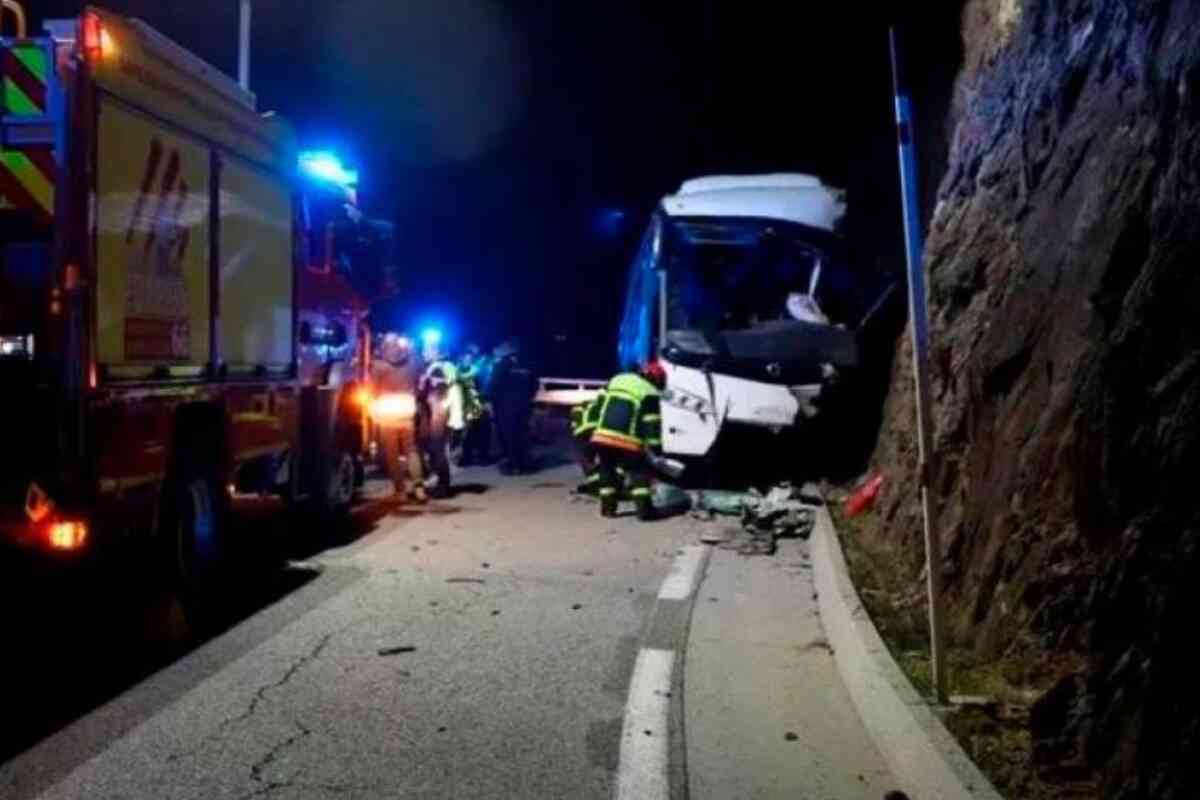 Rescate masivo en los Pirineos: autobús con colombianos se accidenta dejando muertos y heridos