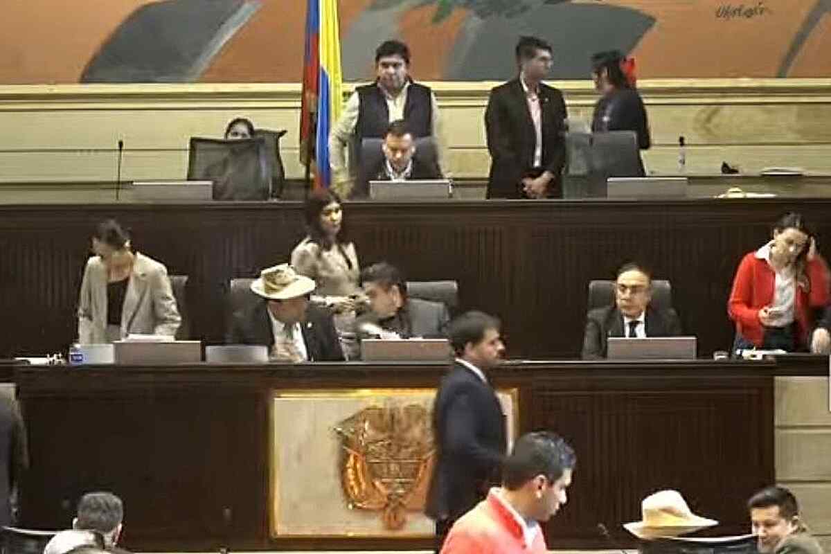Reforma a la salud se aplaza: debate continuará en 2025 tras sesiones extraordinarias sin consenso