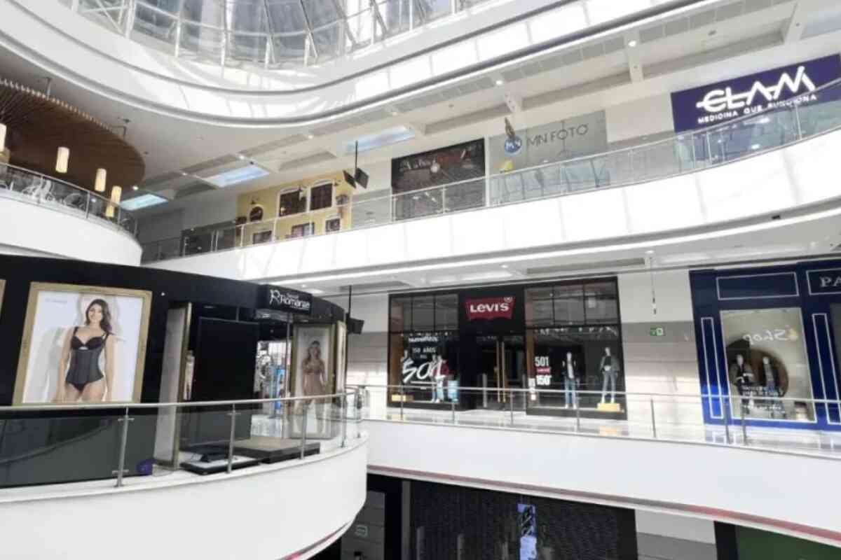 Tragedia en el Centro Comercial Gran Estación: Muere niña de 5 años tras caída de placa de vidrio