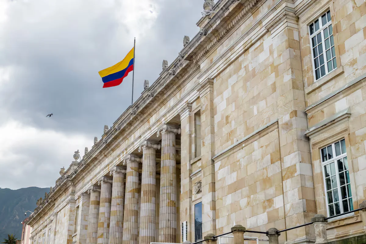 Cuánto cuesta mantener a un congresista en Colombia - Salario, privilegios y el debate por la reducción salarial