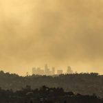 Estalla un incendio en las montañas de Hollywood, el sexto que arde en Los Ángeles