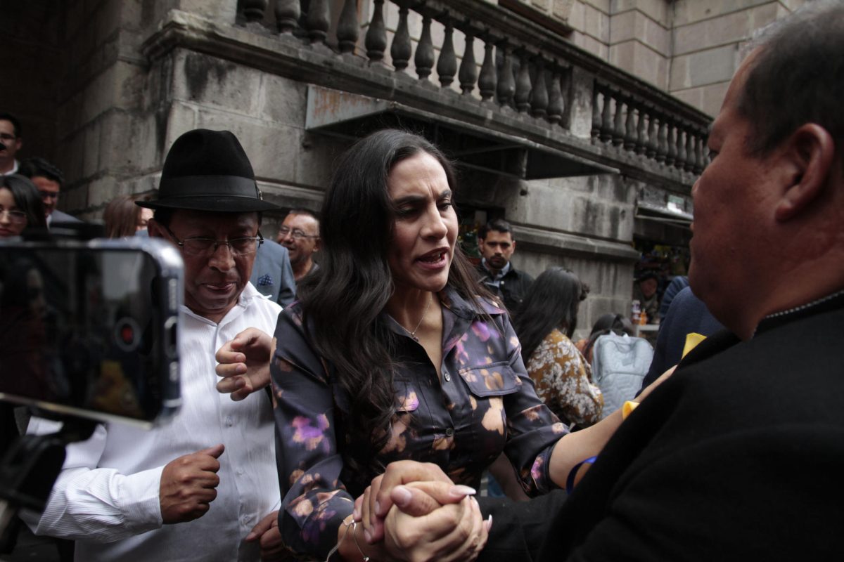 Militares de Ecuador recuerdan a vicepresidenta que deben acatar disposiciones de Noboa