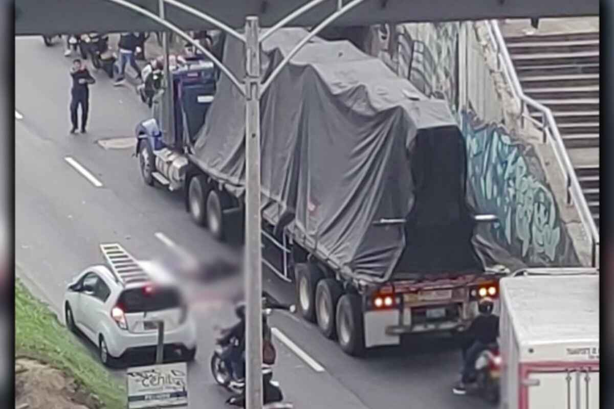 Accidente en la estación Acevedo del Metro de Medellín: pareja fallece tras brutal choque con tractocamión-medellin-av paralela