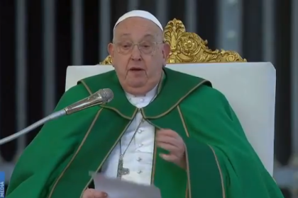 Preocupación por la Salud del Papa Francisco: Dificultades Respiratorias Durante la Misa
