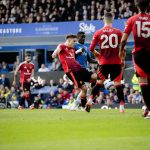 Un desteñido Manchester United rescata empate ante Everton