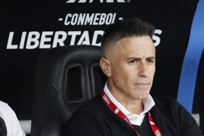 Peirano deja de ser técnico de Santa Fe tras eliminación en Copa Libertadores