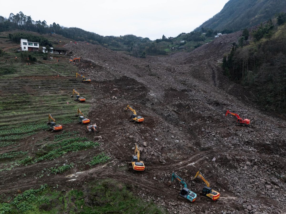 Se eleva a 10 el número de muertos por deslizamiento de tierra en el centro de China