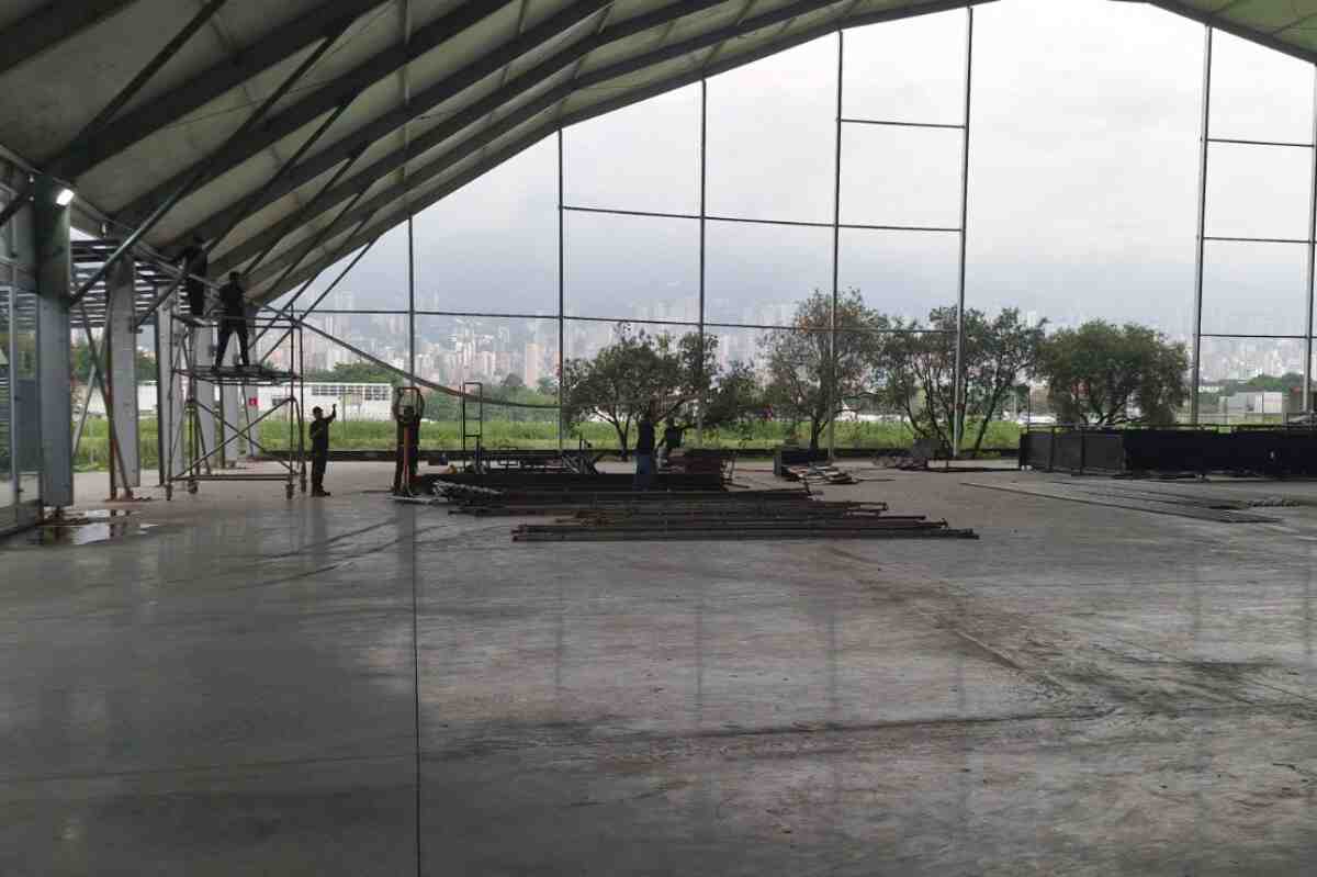 carpa cyan desmontada en parque juan pablo II- en Medellín