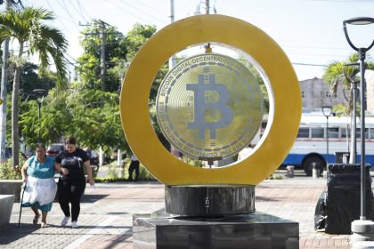 El Salvador continúa comprando bitcóin para su reserva estratégica y Bukele dice que no se detendrá