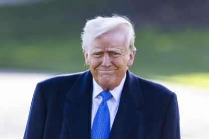 Trump encara su tercer mes en el poder con un suspenso en las encuestas