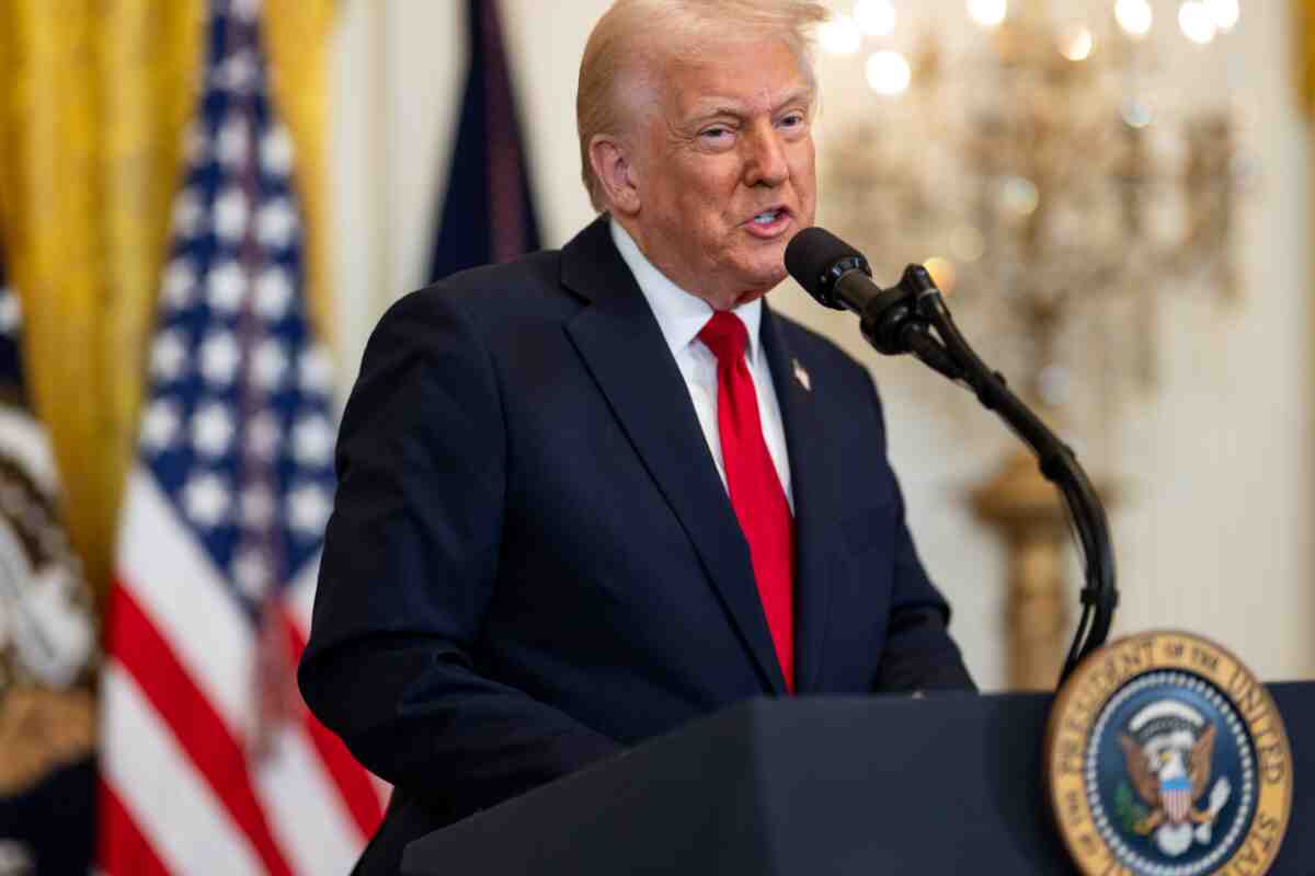 Trump impone arancel del 25% a autos extranjeros: impacto en México y Canadá