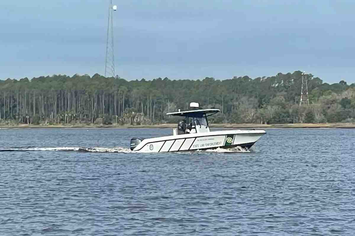 Tragedia en Florida impacta a una familia colombiana: Tres muertos y un niño perdido tras el naufragio en Jacksonville