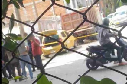 Hombre murió tras ser arrojado de un taxi en Medellín: autoridades buscan al responsable