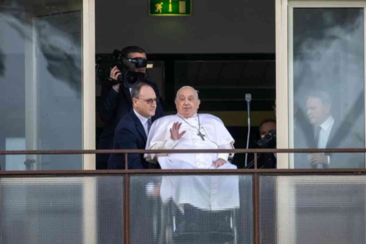 El Papa abandona el hospital tras superar una neumonía bilateral