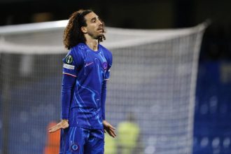 1-2. El Chelsea, con un gol de Cucurella, avanza a semifinales sin pena ni gloria