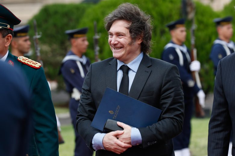 Milei celebra eliminación de restricciones cambiarias y las describe como una aberración