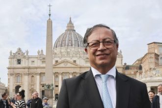 Petro exalta el liderazgo del papa Francisco en la lucha por la vida