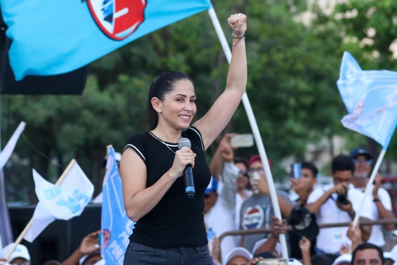Tribunal de Ecuador archiva denuncia por violencia política de género contra la candidata Luisa González.