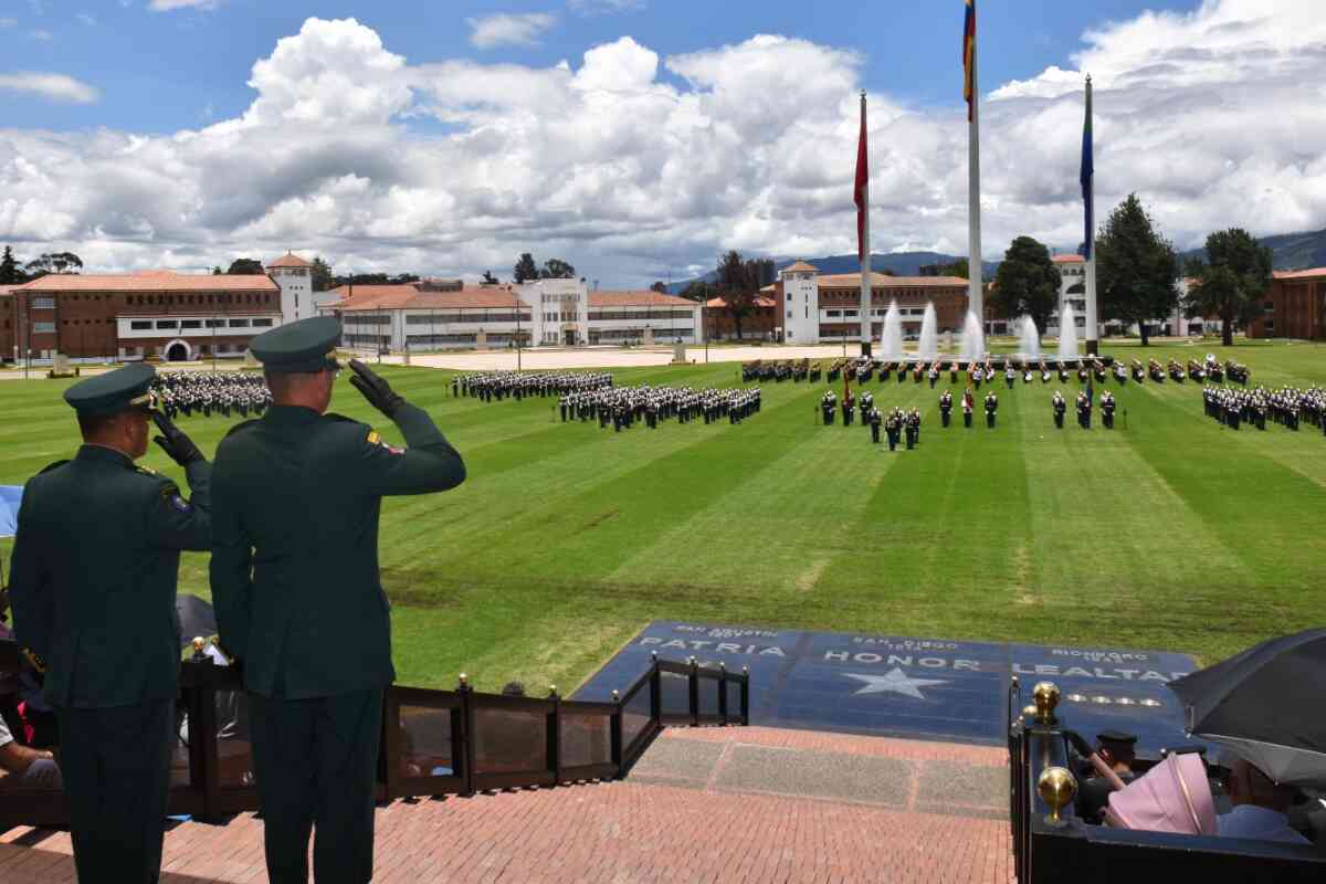 fotos montajes de cadetes en la escuela José maría cordova