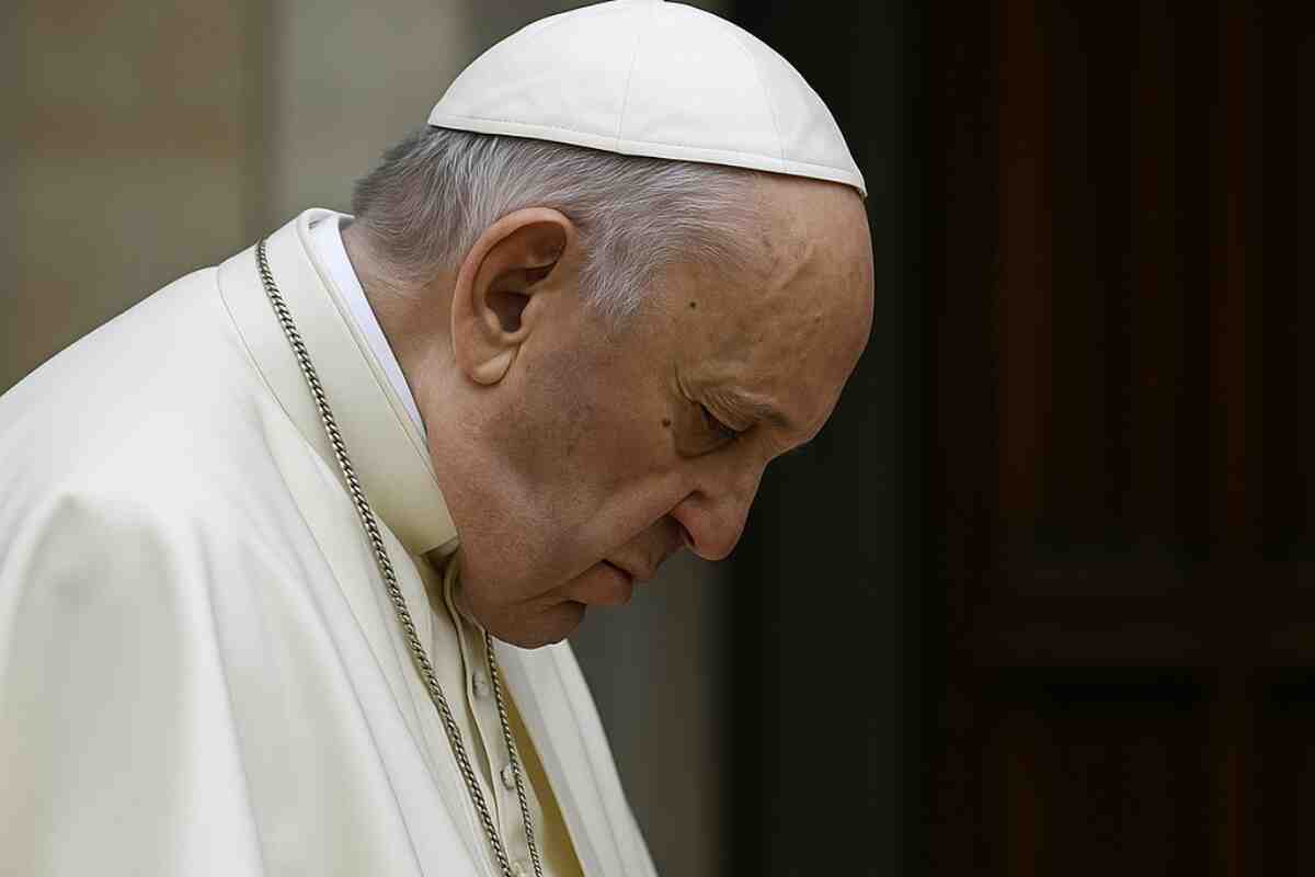 El parte médico indica que el papa Francisco sufrió un derrame cerebral y colapso cardiovascular.La Santa Sede ya prepara el cónclave.📰 Detalles clave del fallecimiento: