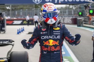 Verstappen festeja paternidad con una gran 'pole' en Miami y Norris ganó el caótico sprint