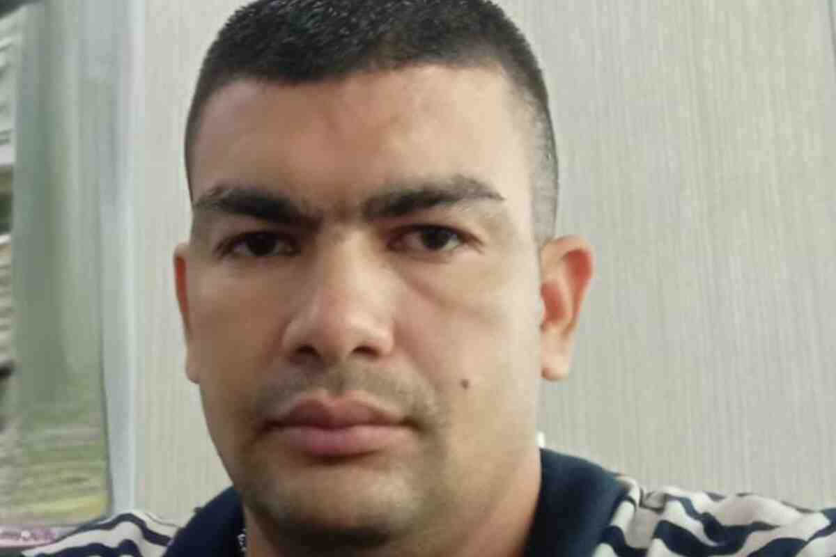 Subintendente de la policía, Dayron Londoño, fue atacado en su casa por el Clan del Golfo -sopetrán