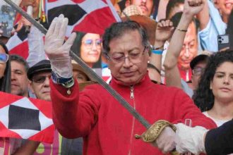 Gustavo Petro lanza advertencia al Congreso y defiende consulta popular-