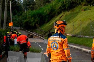 Evacuación en Medellín: sigue cerrado el paso en Los Balsos por deslizamiento